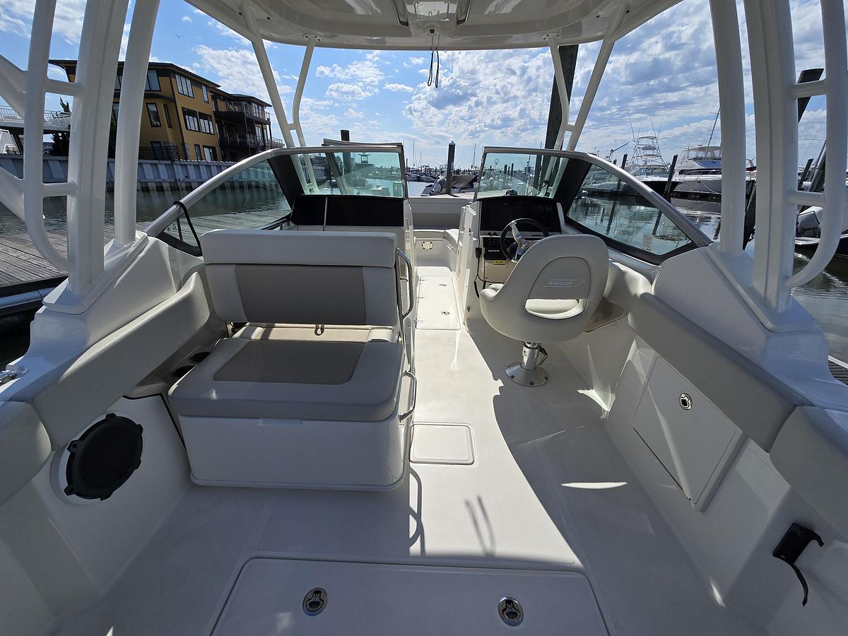 Used 2022 Boston Whaler 240 Vantage | 24ft