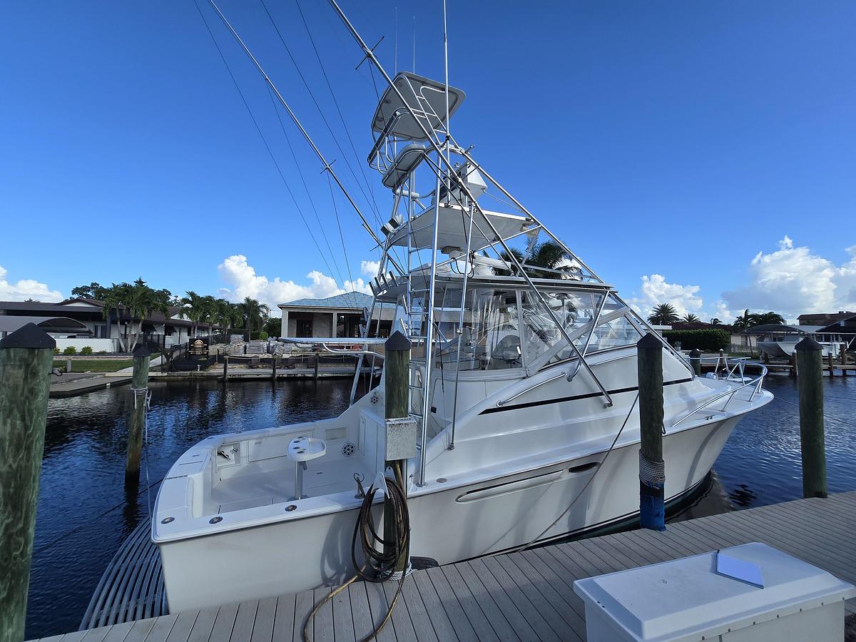 Used 1999 40' Ocean Yachts Open