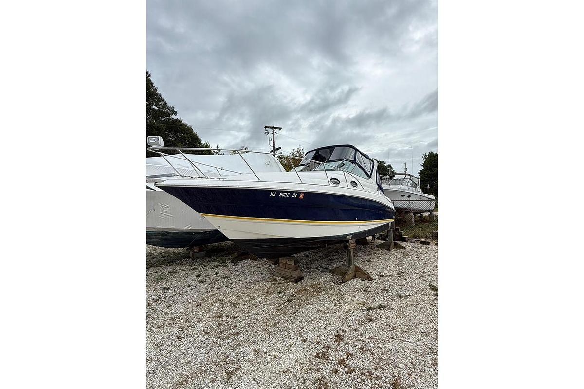 Used 2005 Larson Cabrio 290 | 29ft