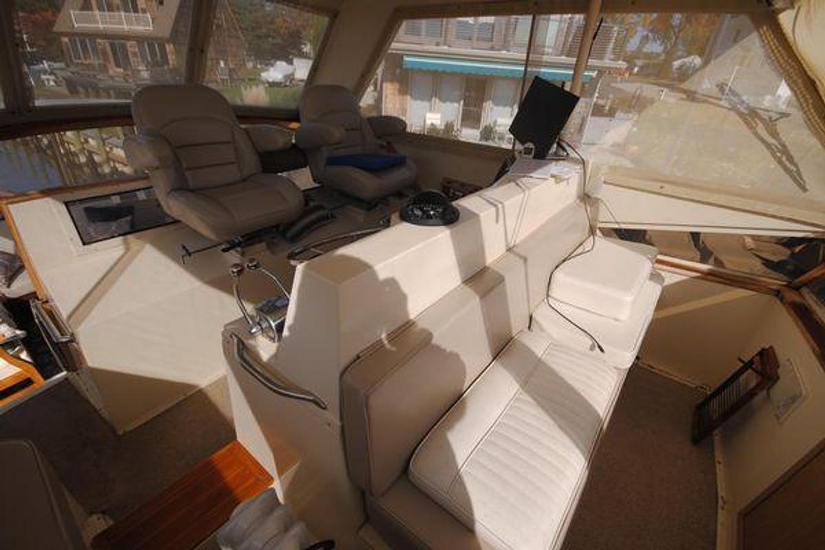 Used 1986 Viking 50 Motor Yacht } 50ft