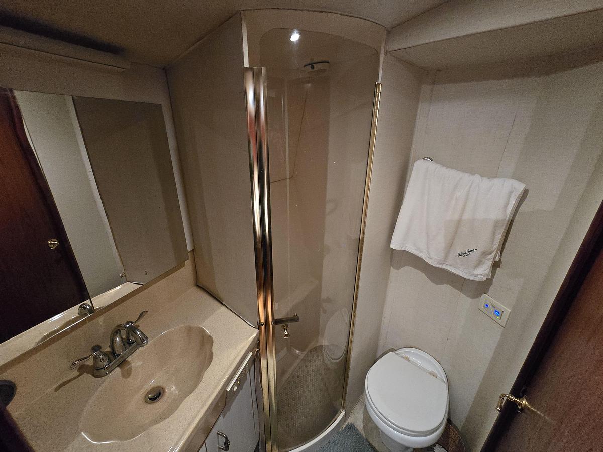 Used 1999 40' Ocean Yachts Open