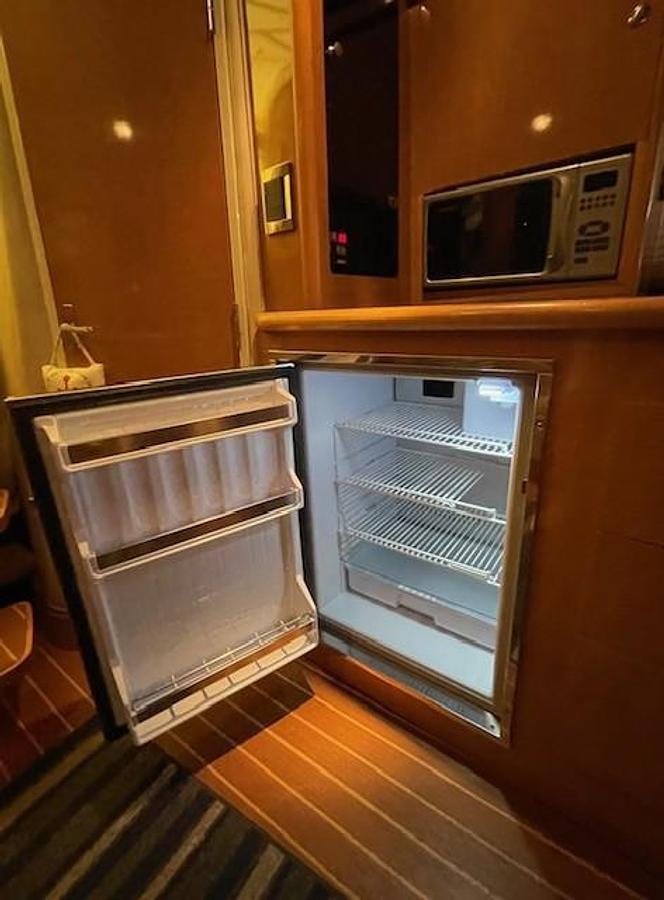 Used 2008 Larson Cabrio 330 Day Cruiser | 33ft