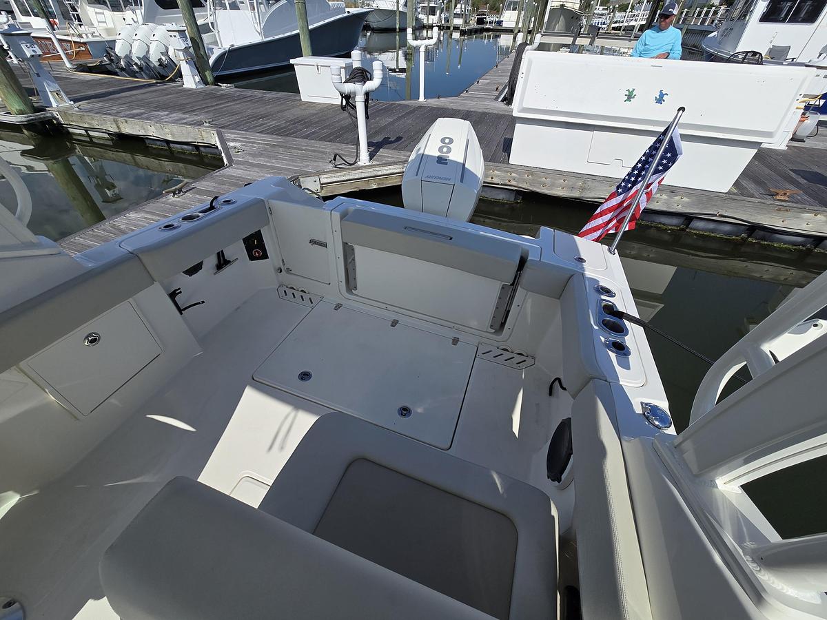 Used 2022 Boston Whaler 240 Vantage | 24ft