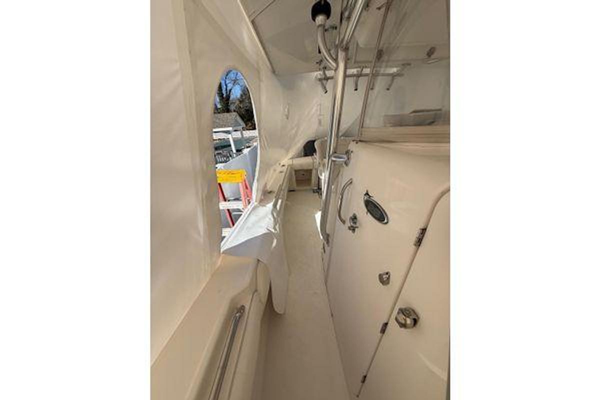 Used 2015 Regulator 28 Forward Seating | 28ft