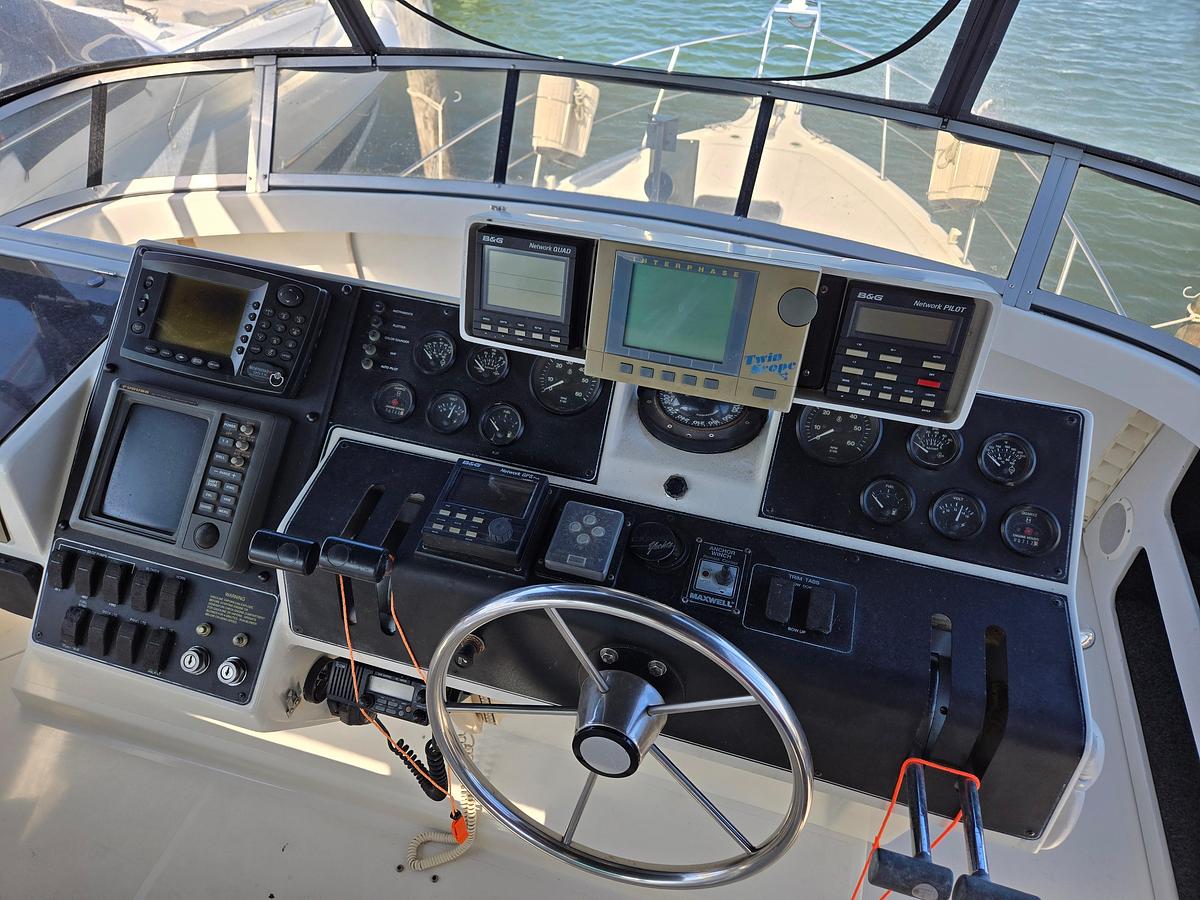 Used 1994 Carver 390CPMY | 39ft