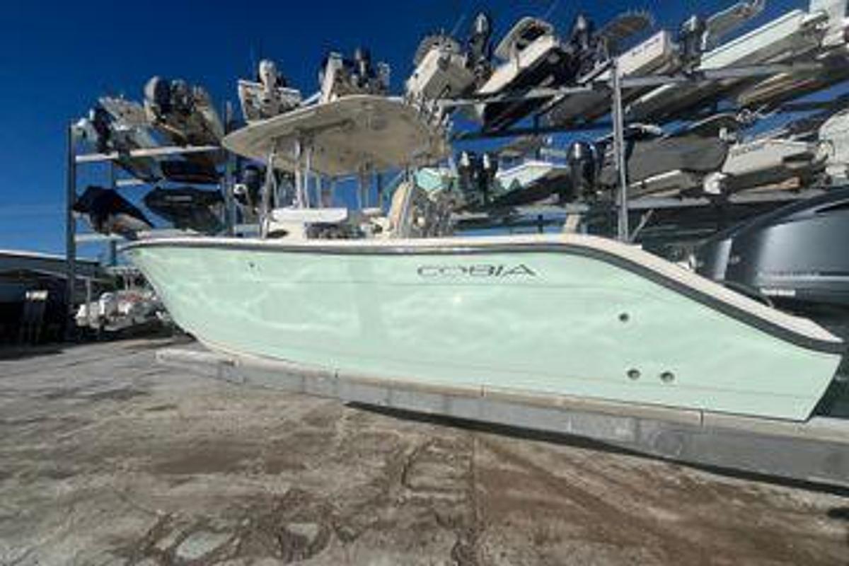 Used 2017 Cobia 277 Center Console | 27ft