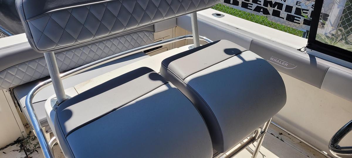 Used 2000 Boston Whaler 240 Outrage | 23ft