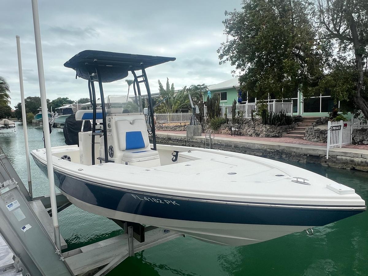 Used 2014 Pathfinder 2300 HPS | 23ft