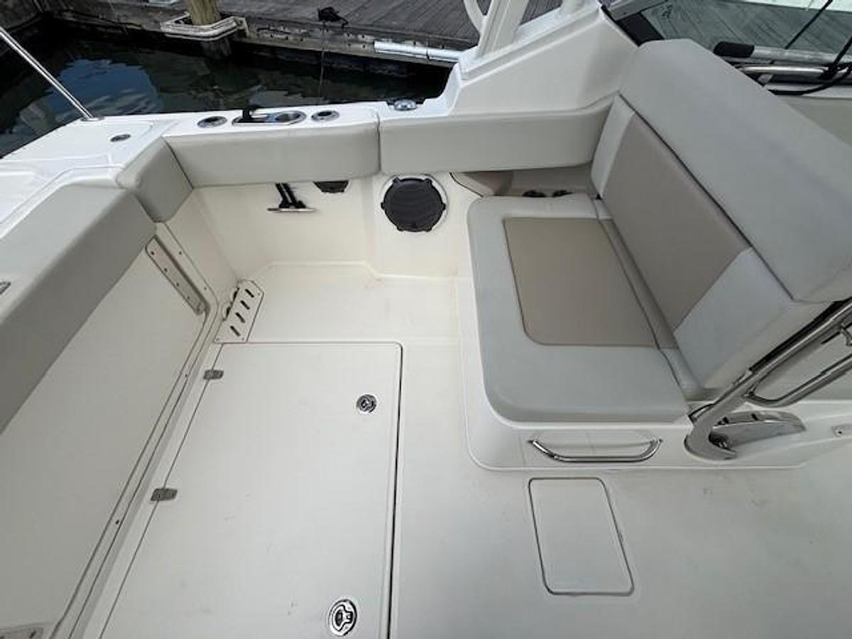 Used 2022 Boston Whaler 240 Vantage | 24ft