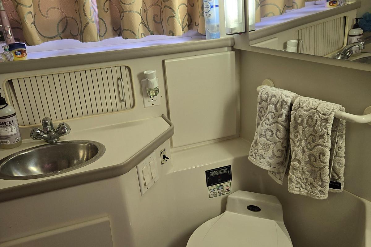 Used 1994 Carver 390CPMY | 39ft