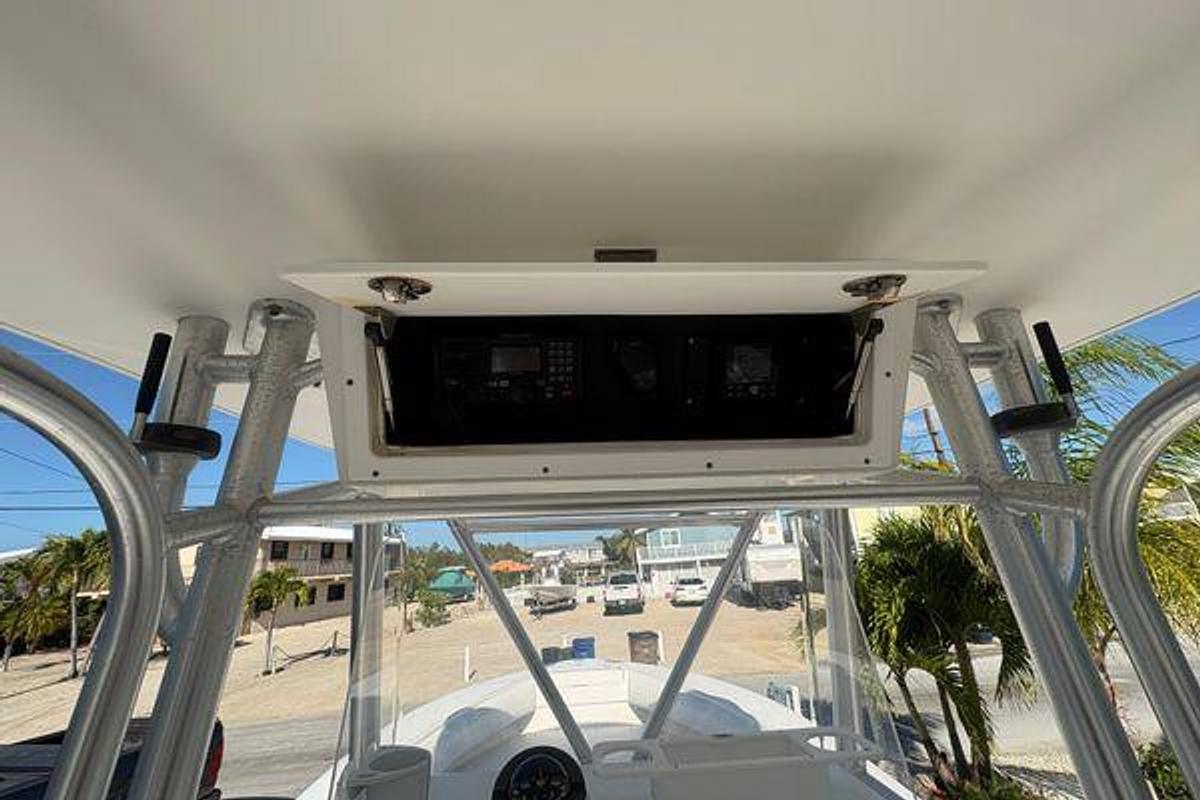 Used 2006 24' Regulator 24 Forward Seating 