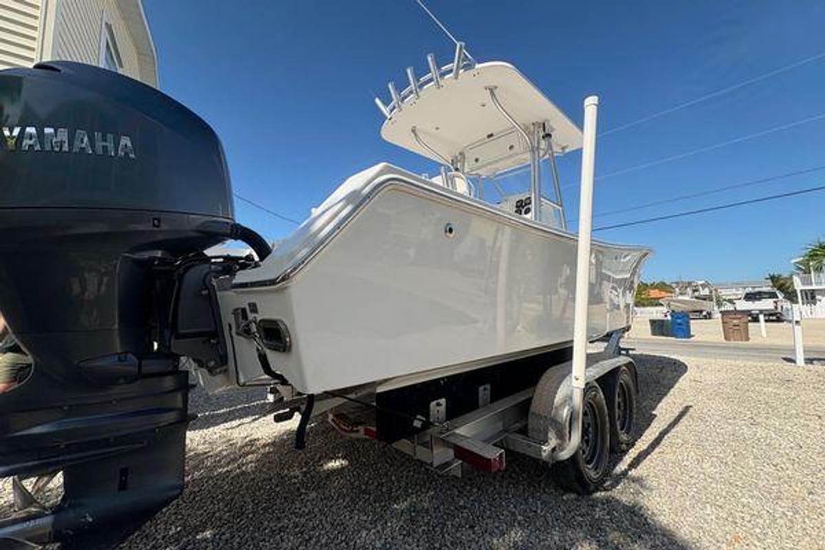 Used 2006 24' Regulator 24 Forward Seating 