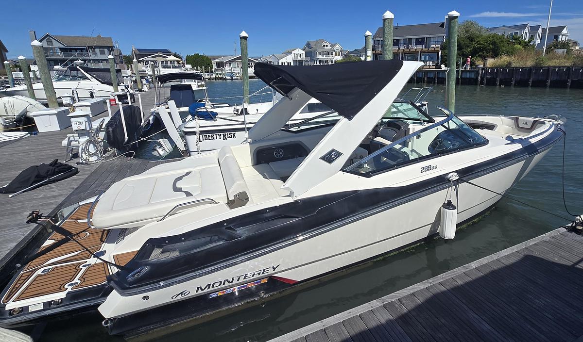Used 2014 288 Monterey SS | 28ft