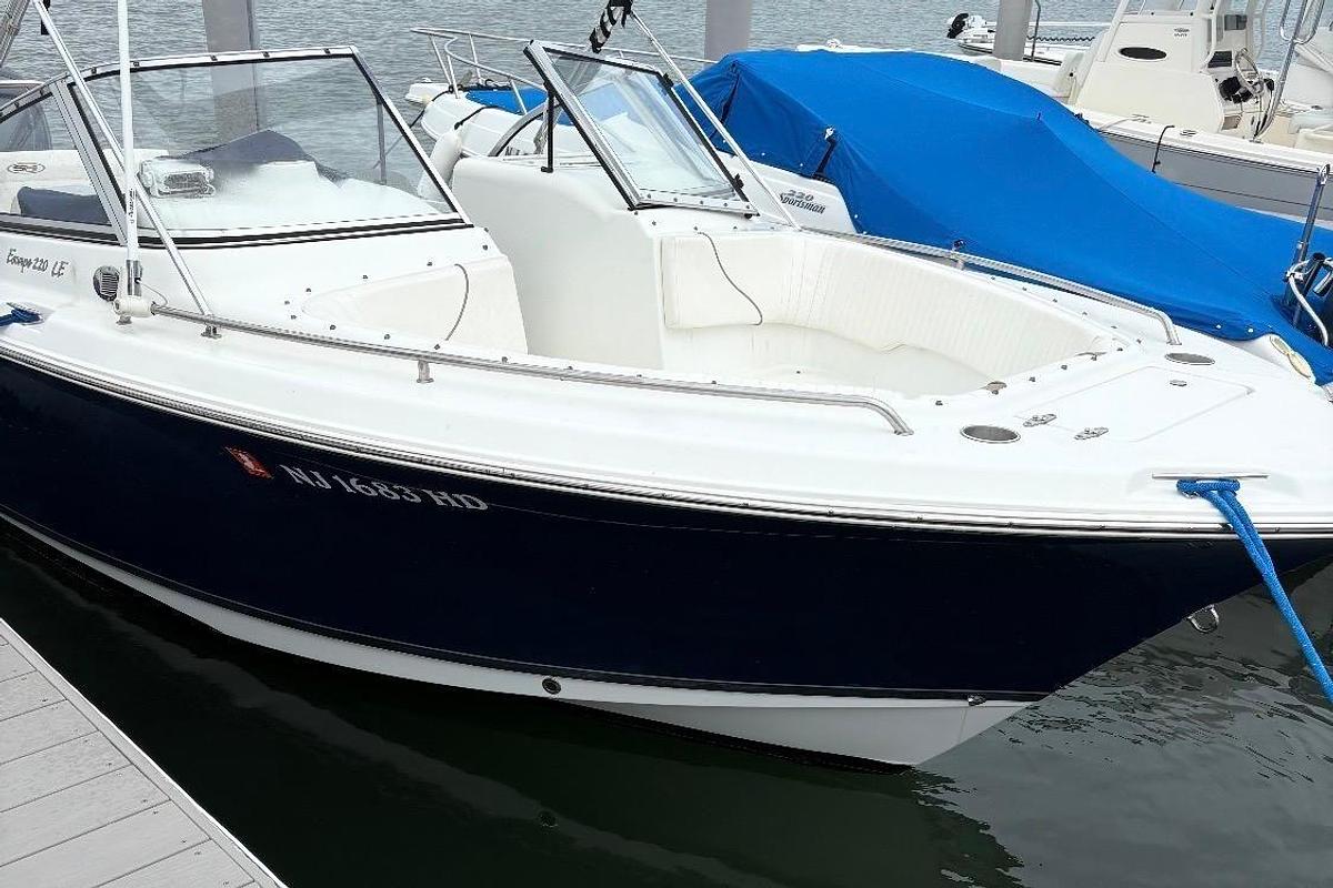 Used 2011 22' Sea Hunt Escape 220 LE