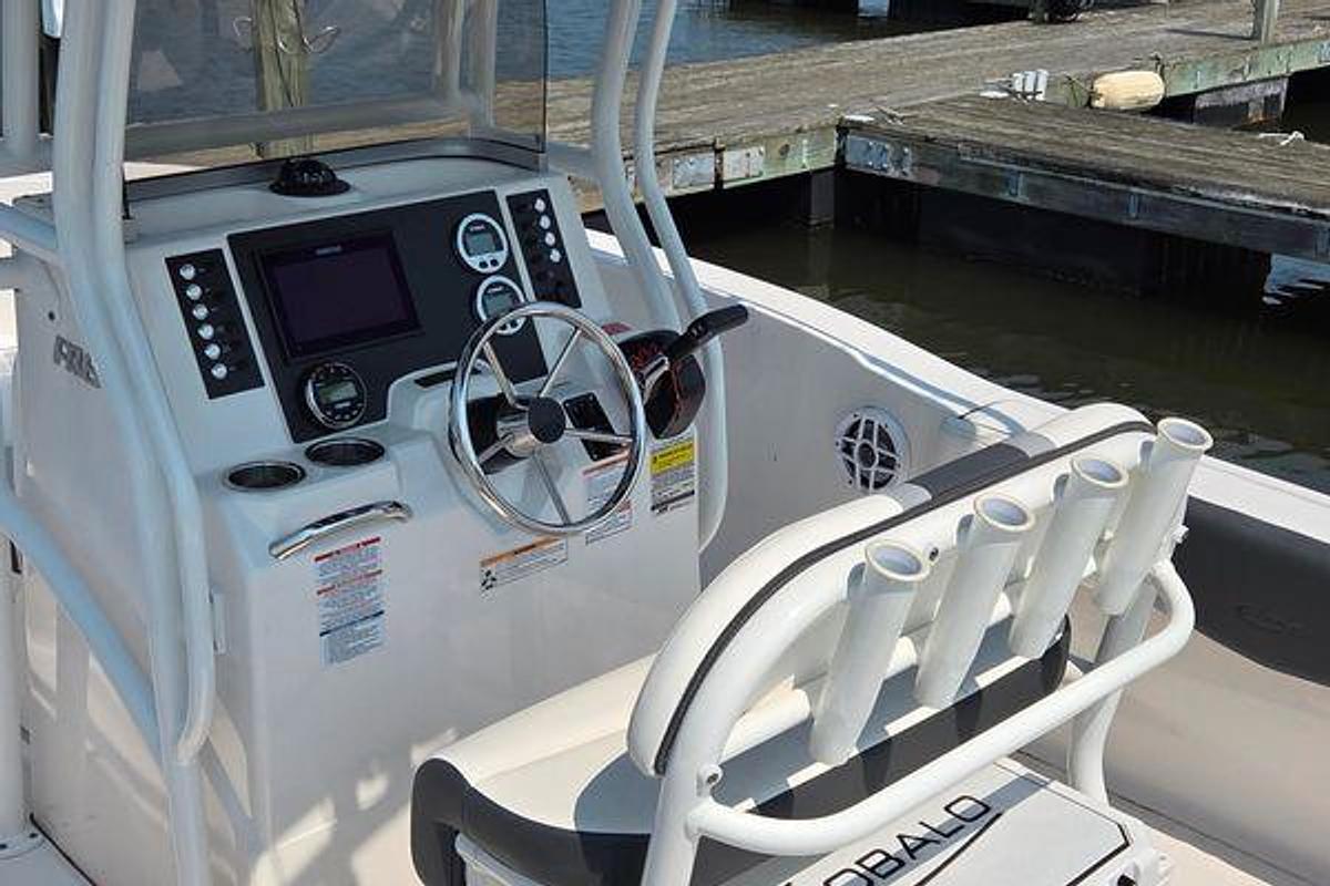 Used 2025 18' Robalo R180 Center Console