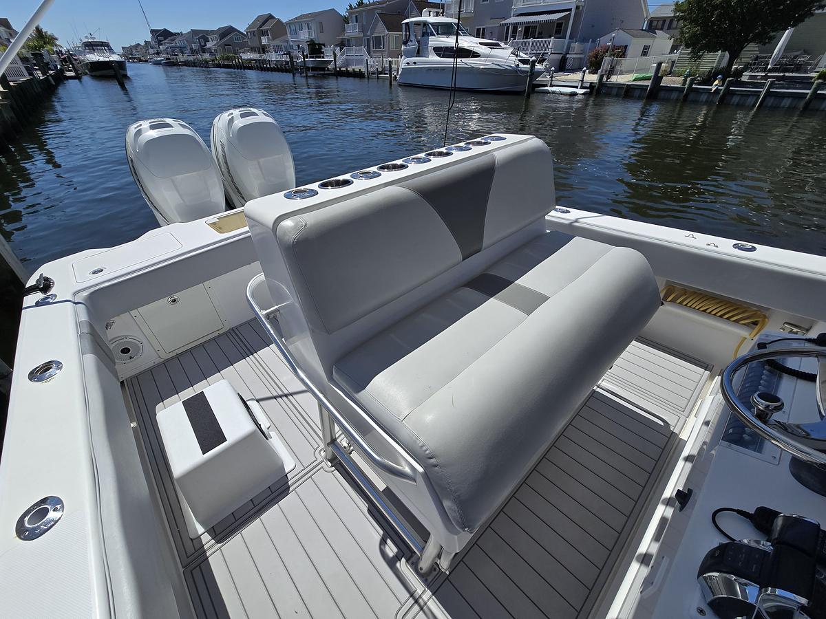 Used 2004 SeaVee 340B | 34ft