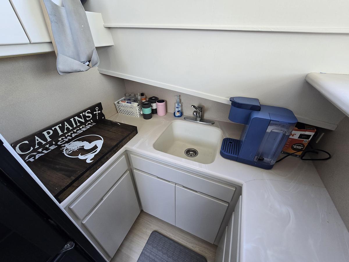 Used 1998 38' Henriques Sportfisherman