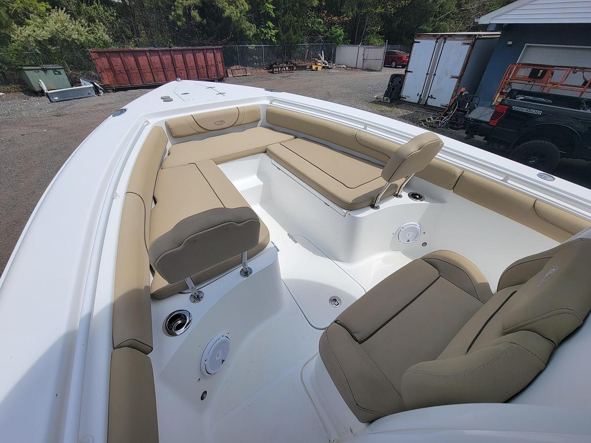 Used 2016 27' Sea Hunt Gamefish 27