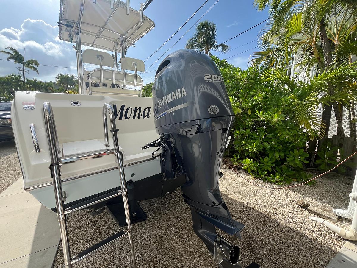 Used 2014 Cobia 217 Center Console | 22ft