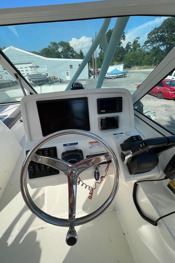 Used 2019 World Cat 230 DC | 23ft