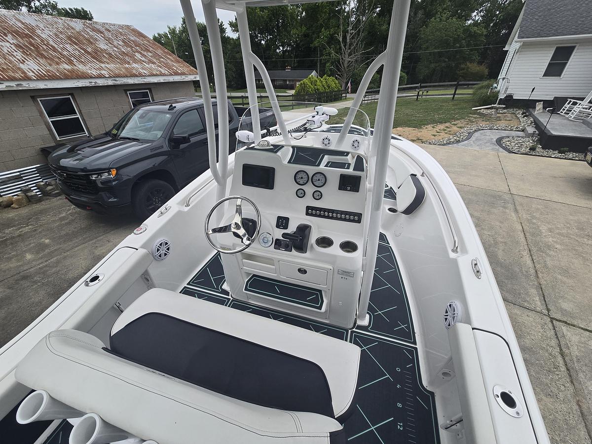 Used 2022 19' Tidewater 198 Adventure Center Console
