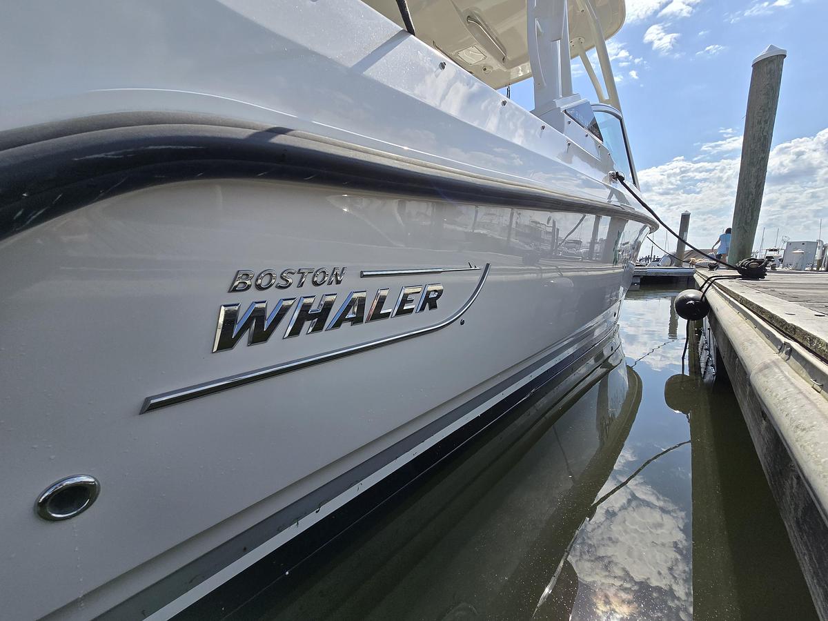 Used 2022 Boston Whaler 240 Vantage | 24ft