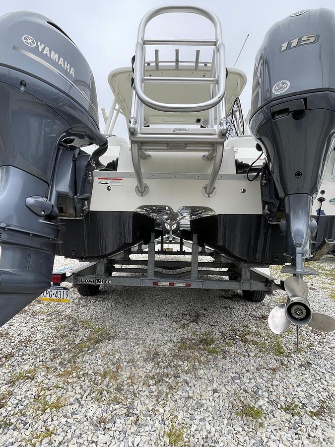 Used 2019 World Cat 230 DC | 23ft