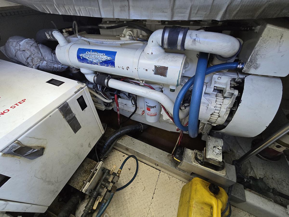 Used 1998 38' Henriques Sportfisherman