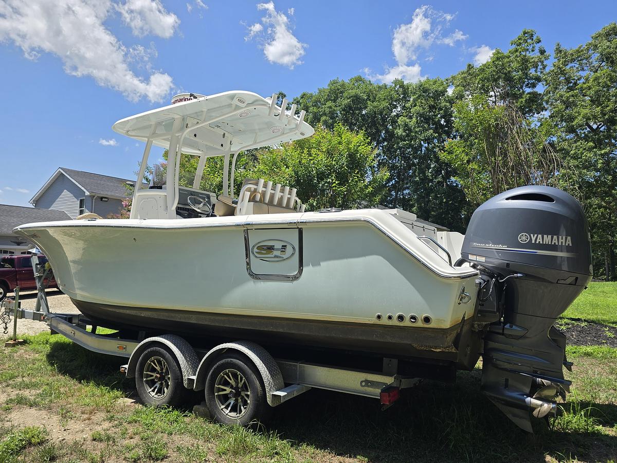 Used 2016 27' Sea Hunt Gamefish 27