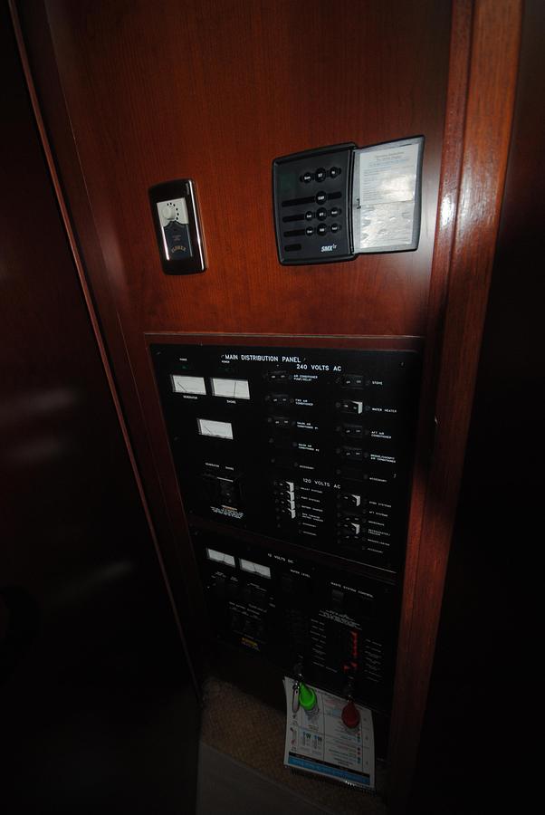 Used 2005 Sea Ray 390 Motor Yacht | 39ft