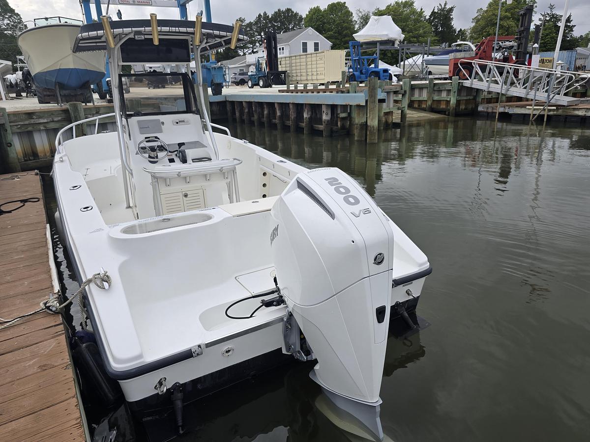 Used 2004 23' Mako 232 Center Console | 23ft