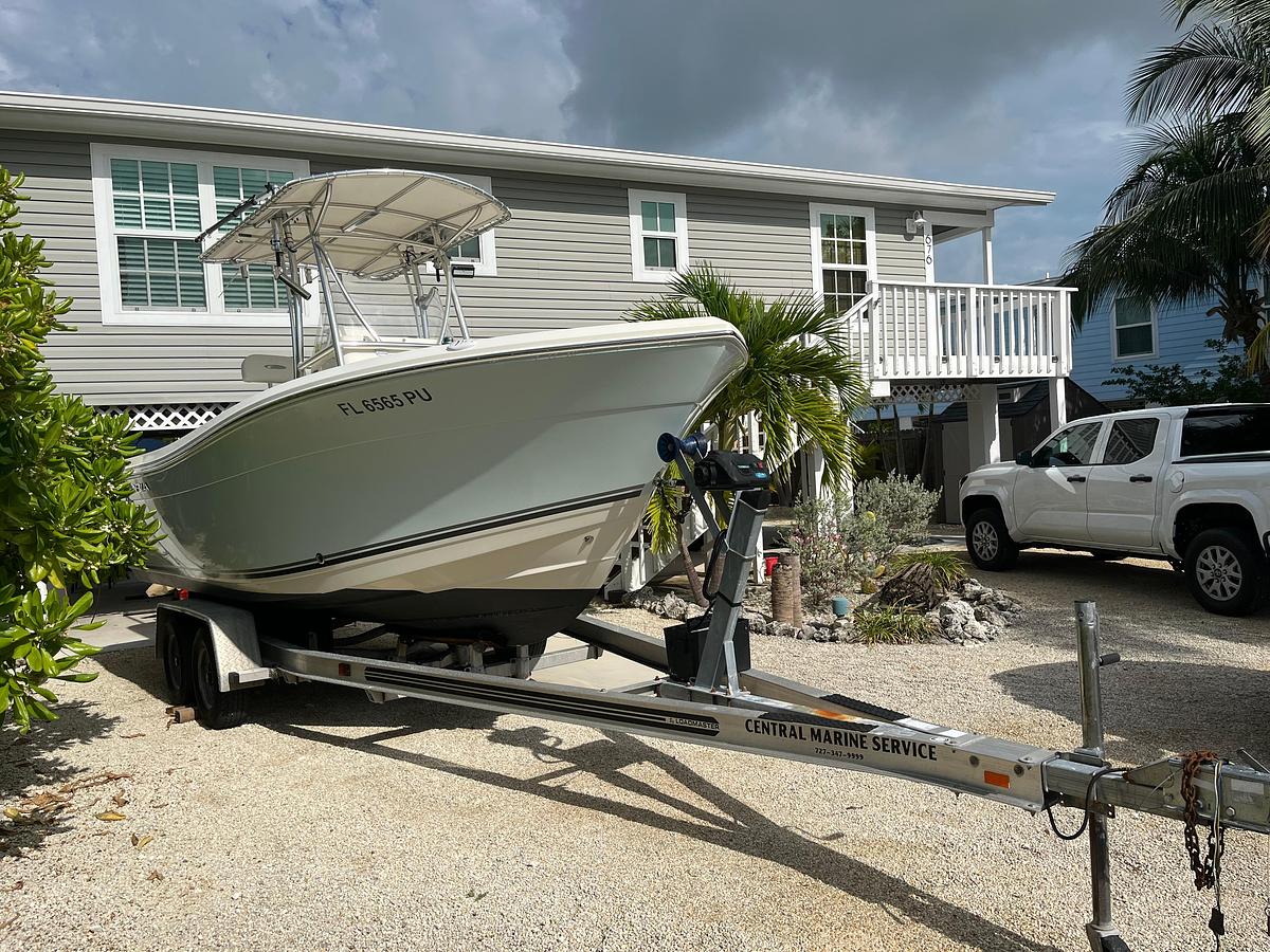 Used 2014 Cobia 217 Center Console | 22ft