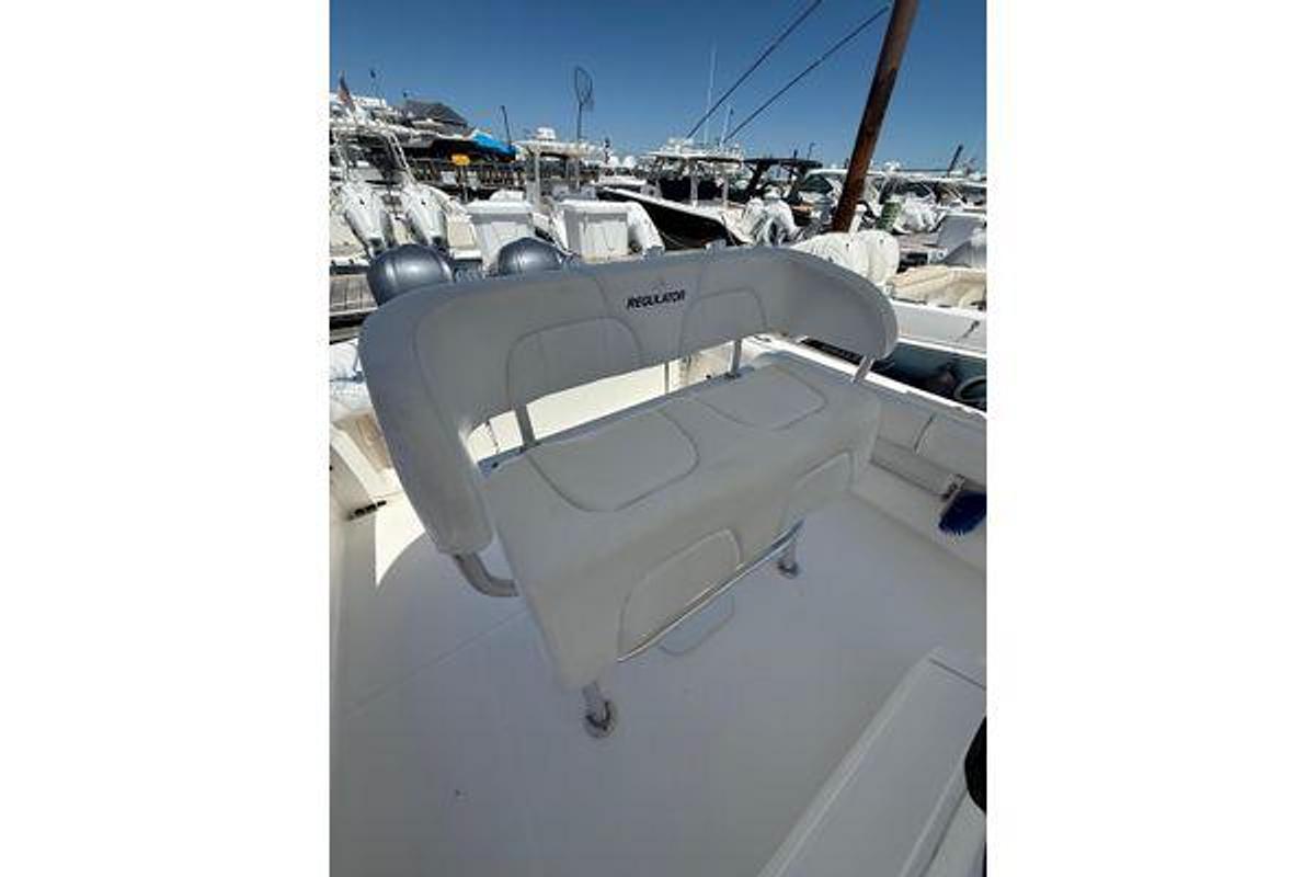 Used 2015 Regulator 28 Forward Seating | 28ft