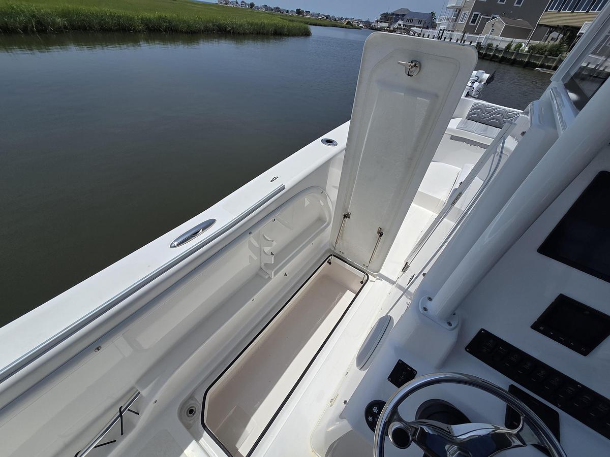Used 2021 28' Twin Vee 280 GFX CC