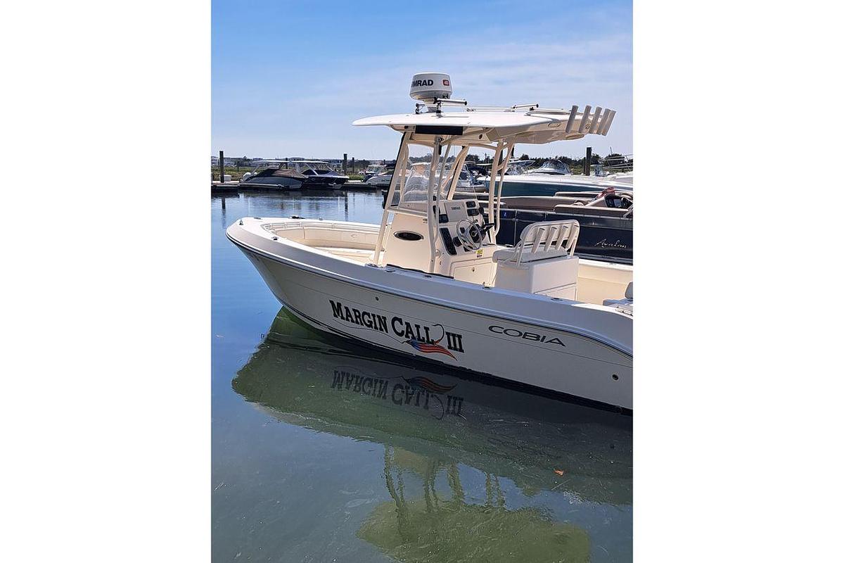 Used 2014 25' Cobia 256 Center Console | 25ft