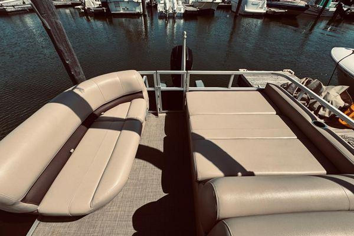 Used 2017 Sun Tracker Party Barge 22 DLX | 22ft