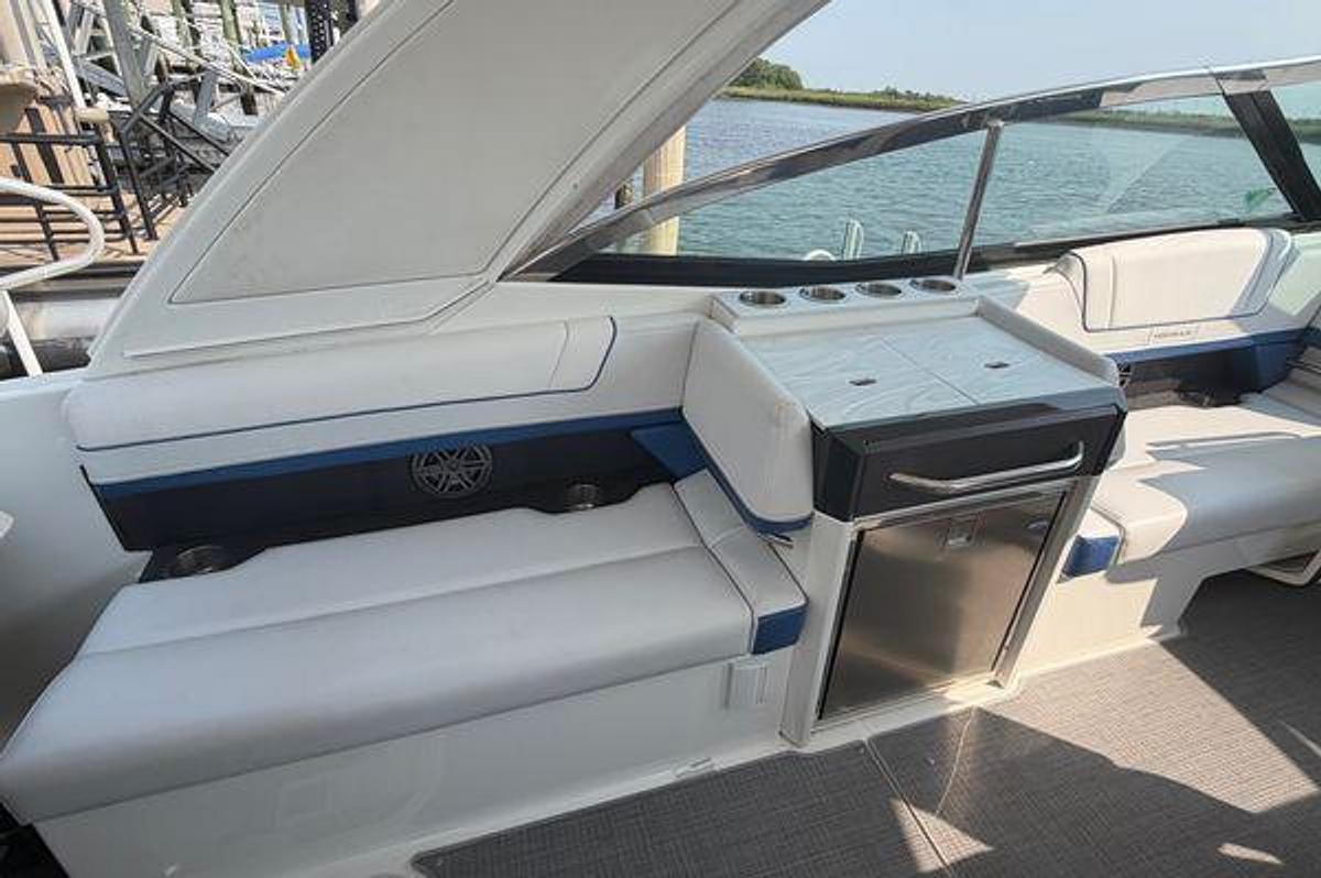 Used 2020 33' Formula 330 Crossover Bowrider