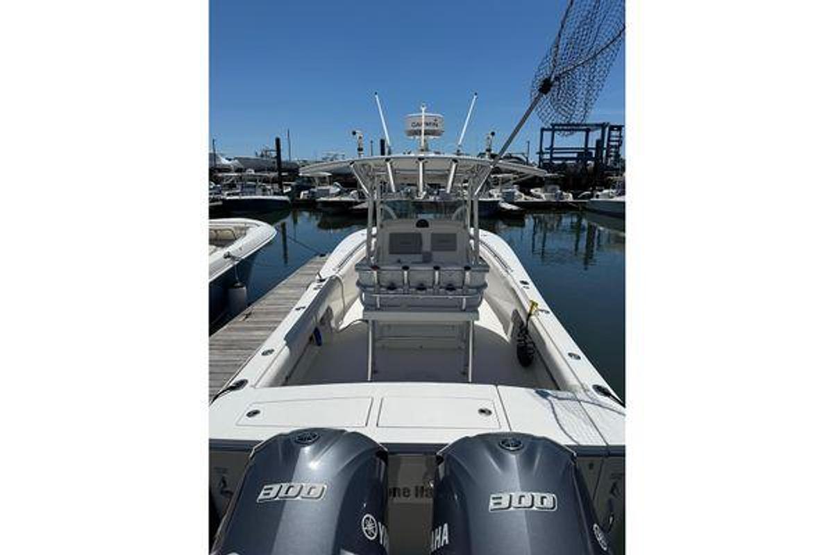 Used 2015 Regulator 28 Forward Seating | 28ft
