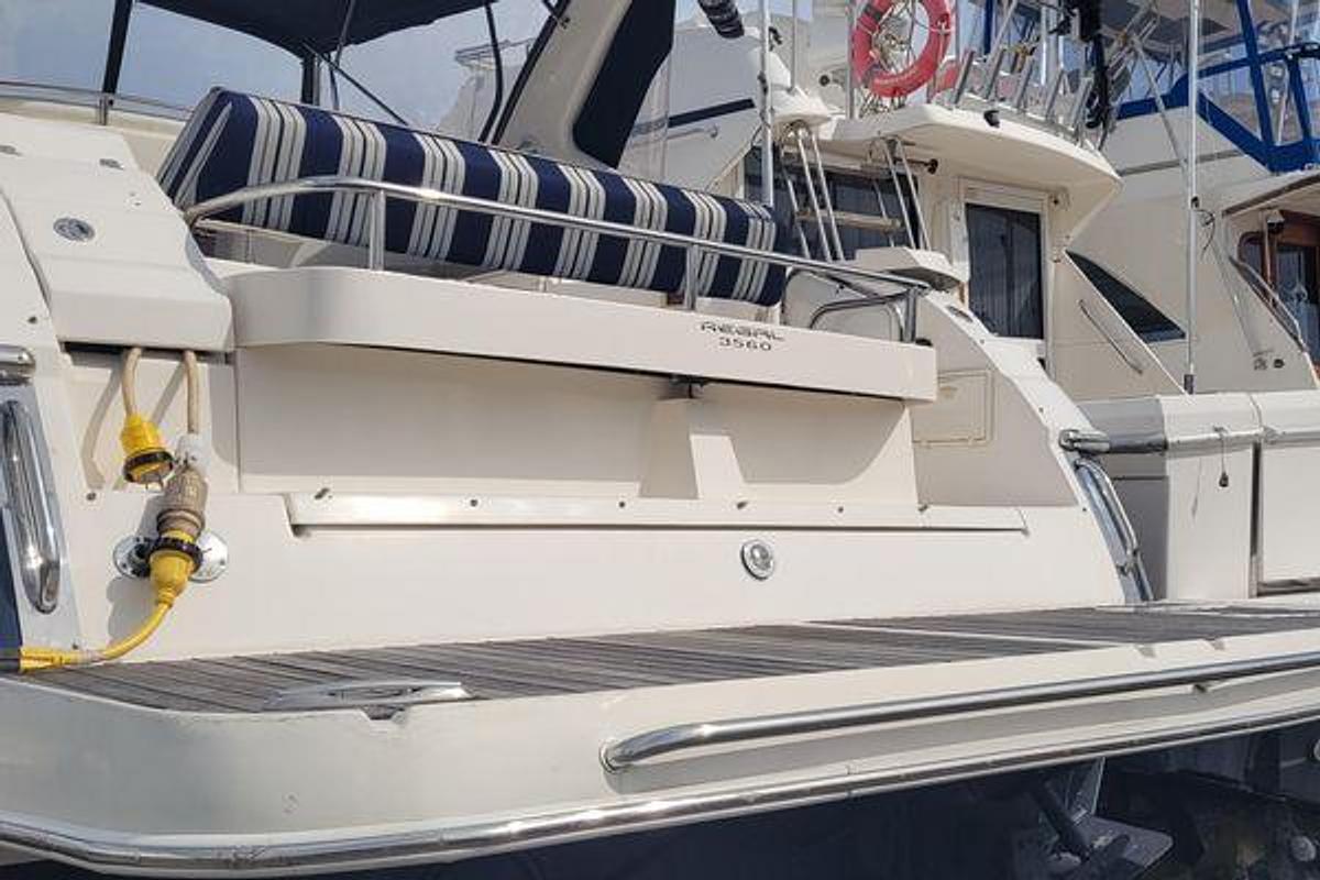 Used 2005 Regal 35 Commodore 3560 | 35ft