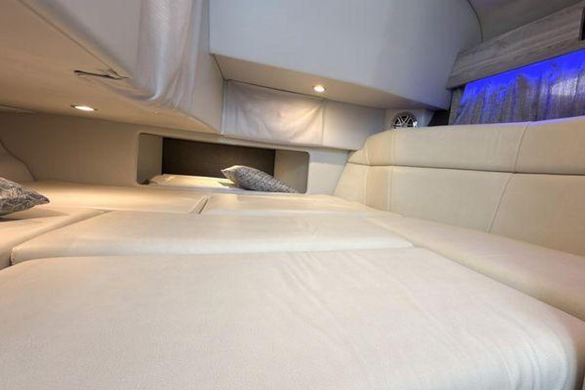 Used 2020 33' Formula 330 Crossover Bowrider