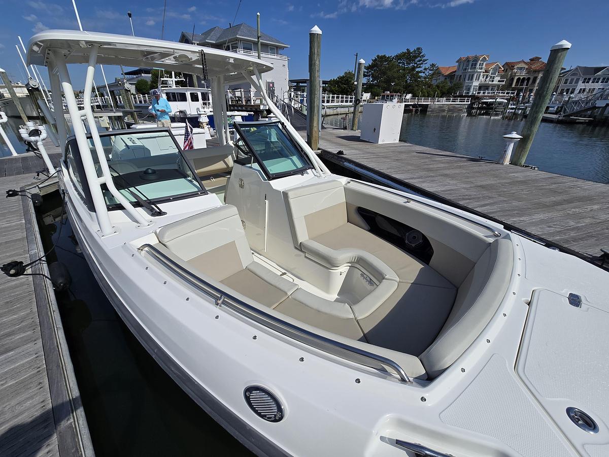 Used 2022 Boston Whaler 240 Vantage | 24ft
