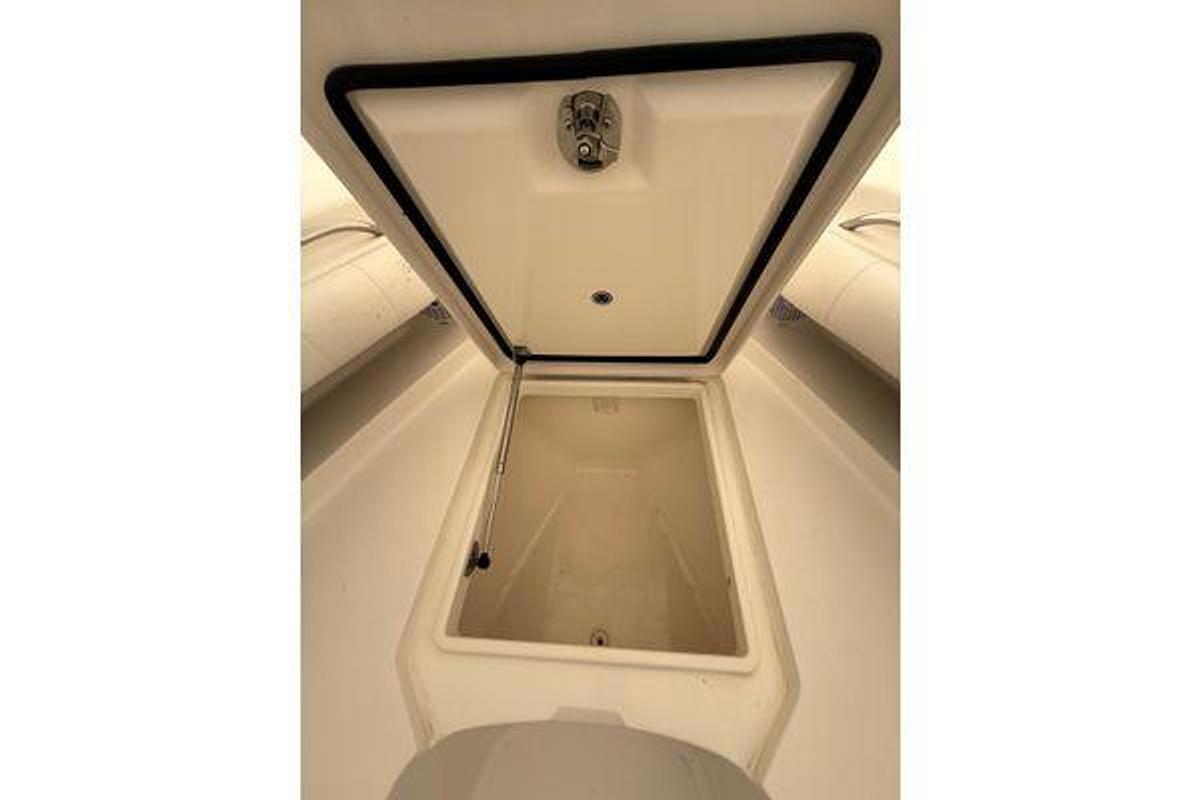 Used 2015 Regulator 28 Forward Seating | 28ft