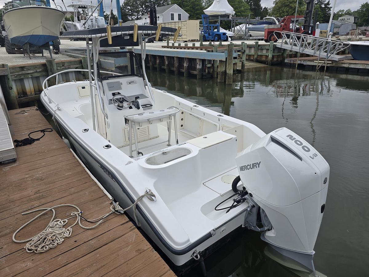 Used 2004 23' Mako 232 Center Console | 23ft