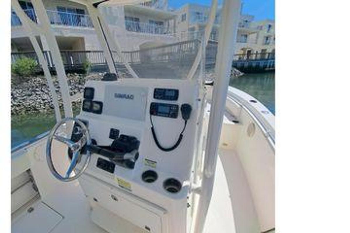 Used 2014 25' Cobia 256 Center Console | 25ft