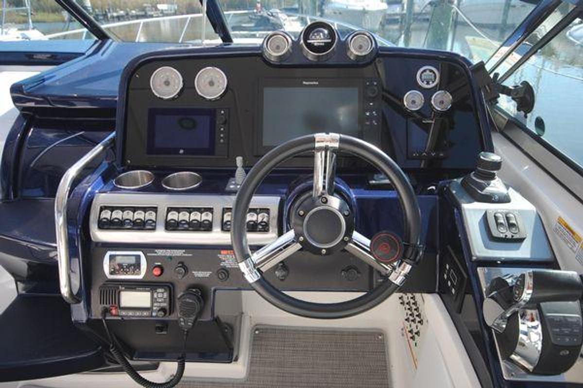 Used 2017 Formula 370 Super Sport } 37ft