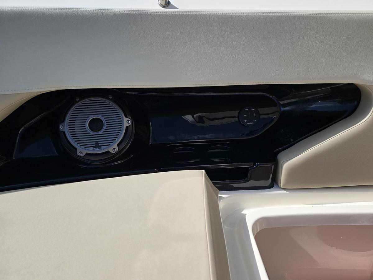 Used 2022 Boston Whaler 240 Vantage | 24ft