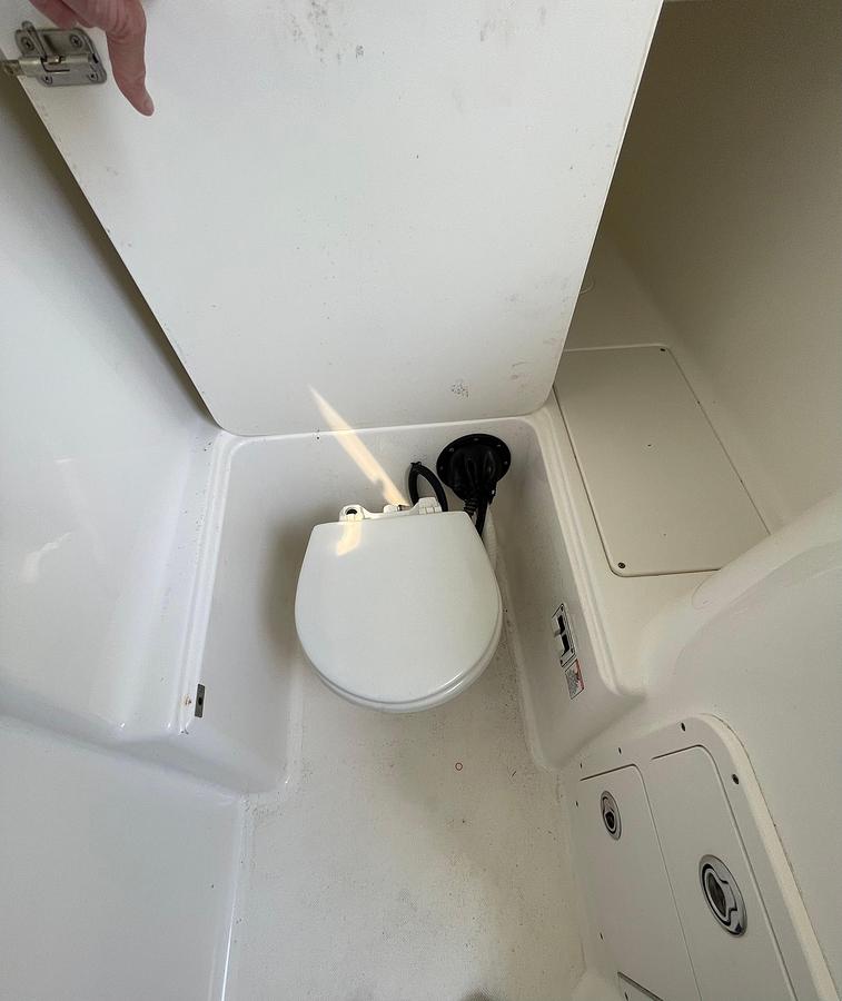 Used 2004 Century 3200 Center Console | 32ft