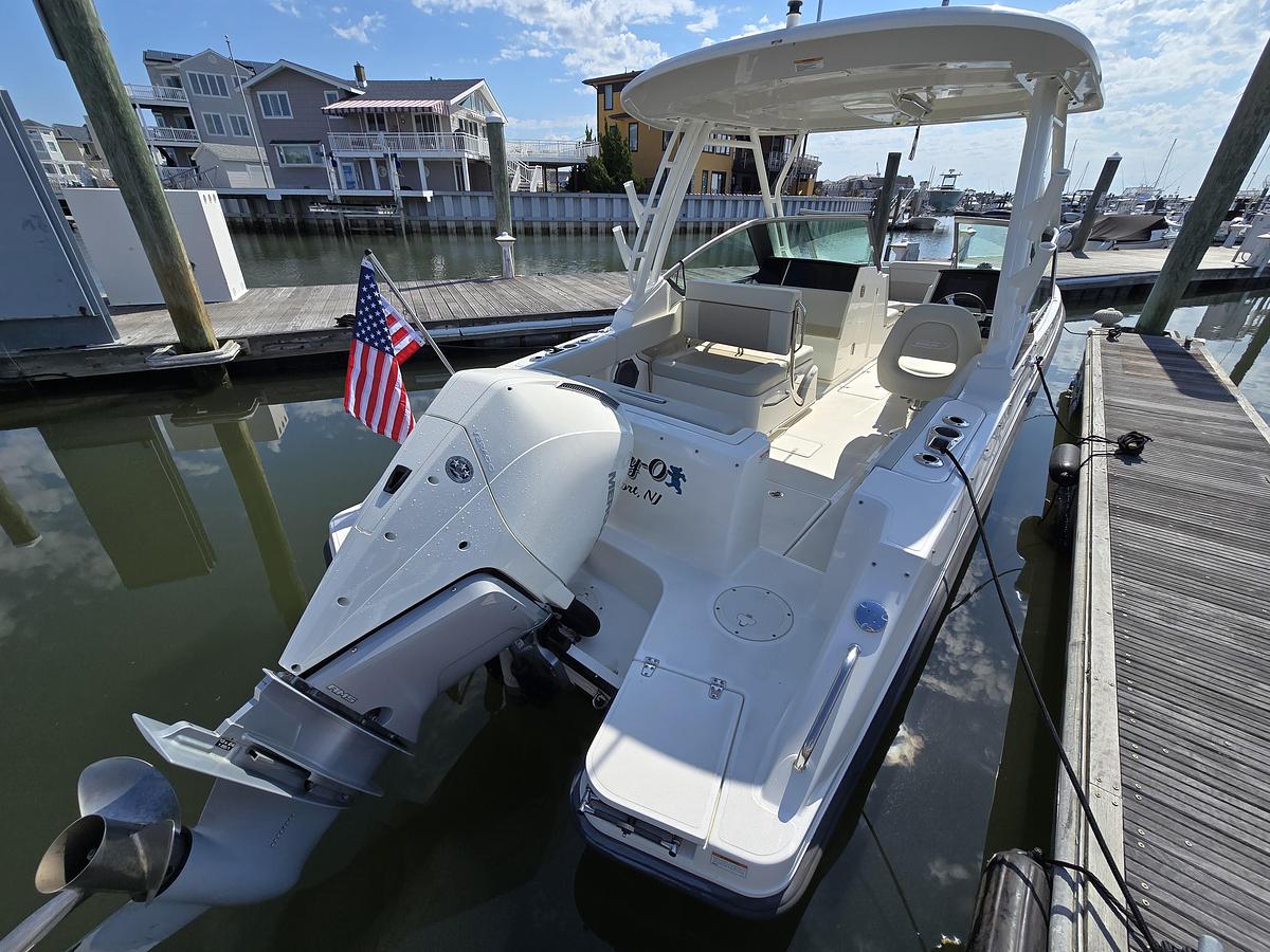 Used 2022 Boston Whaler 240 Vantage | 24ft
