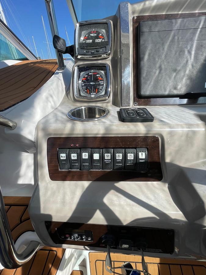 Used 2018 Chaparral 310 Signature | 31ft