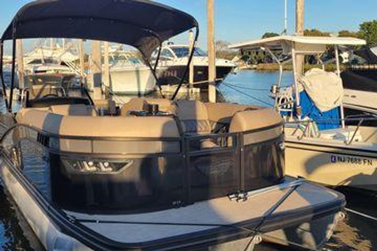 Used 2024 Bennington 24LXS SB | 24ft